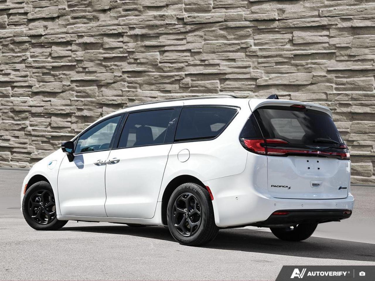 2024 Chrysler Pacifica Hybrid Theatre and Sound 20 Speakers   Dual Pane Roof Photo