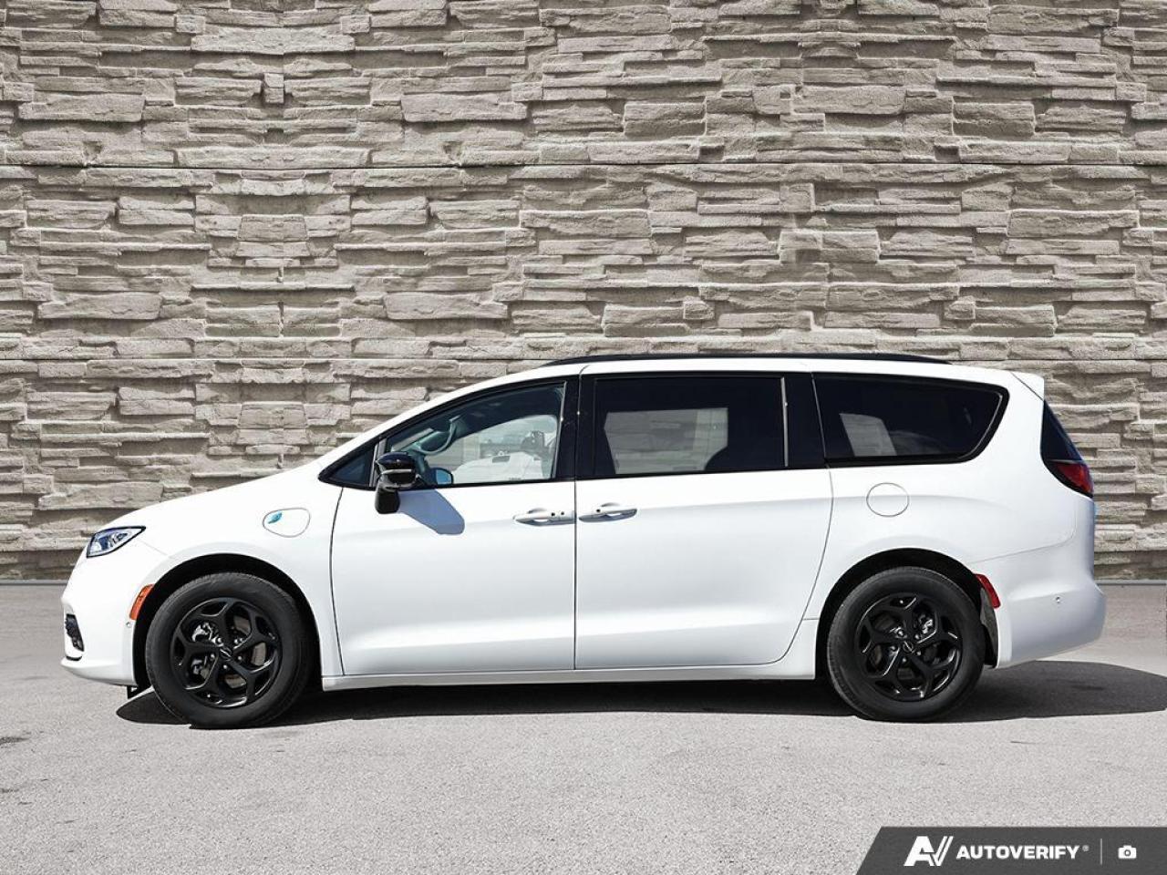 2024 Chrysler Pacifica Hybrid Theatre and Sound 20 Speakers   Dual Pane Roof Photo