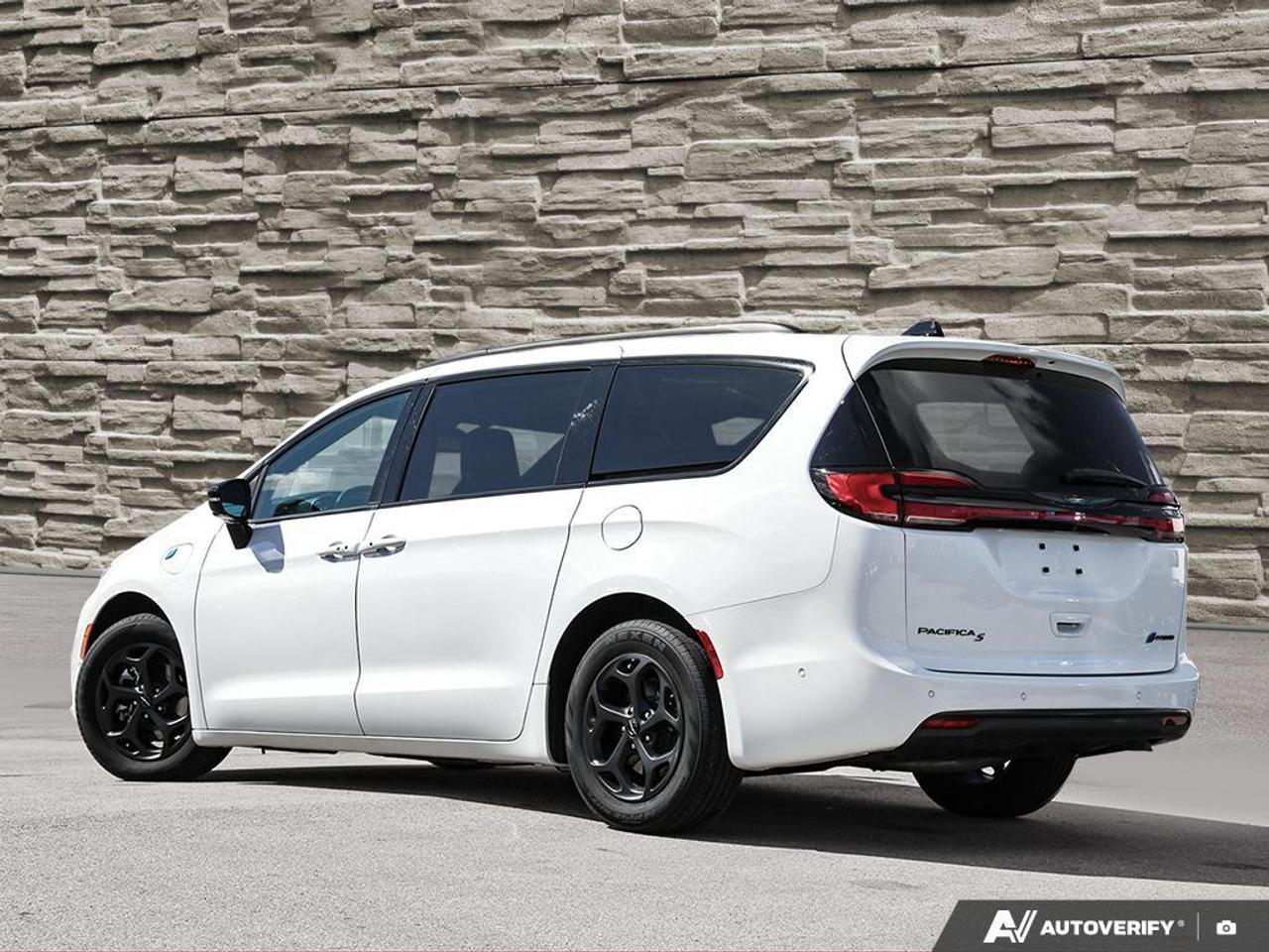 2024 Chrysler Pacifica Hybrid Theatre and Sound 20 Speakers   Dual Pane Roof Photo