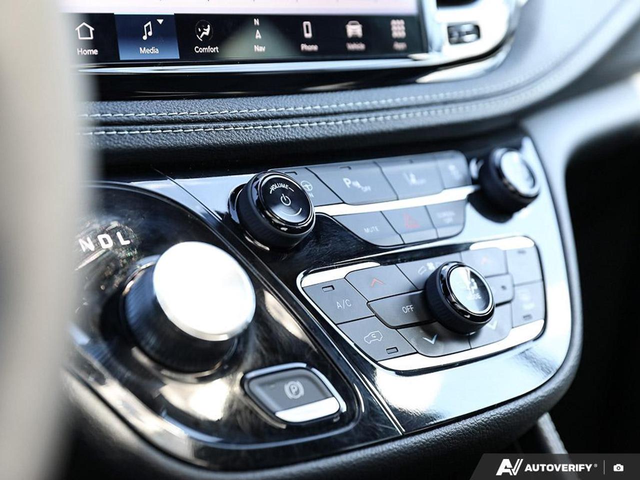 2024 Chrysler Pacifica Hybrid Theatre and Sound 20 Speakers   Dual Pane Roof Photo