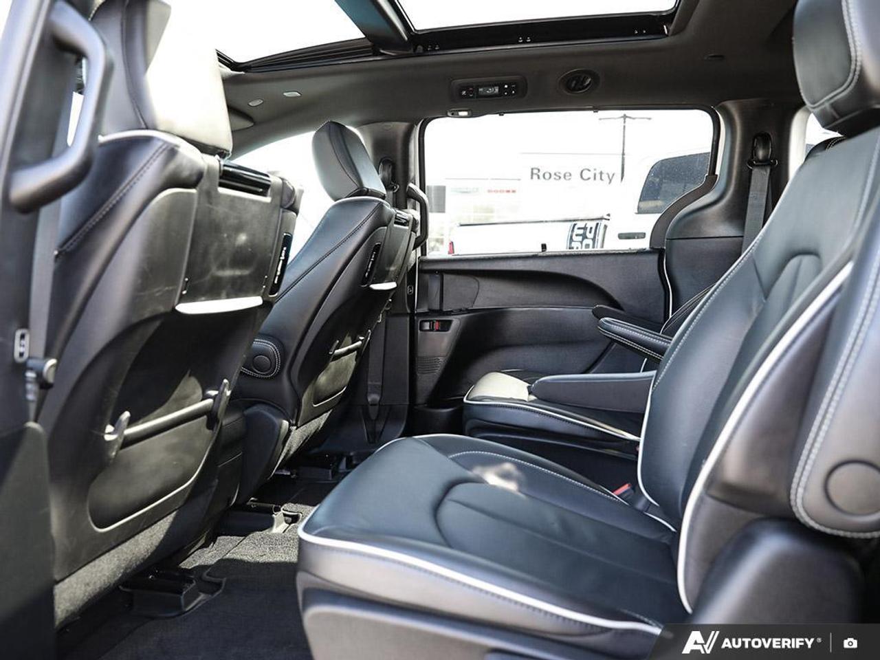 2024 Chrysler Pacifica Hybrid Theatre and Sound 20 Speakers   Dual Pane Roof Photo