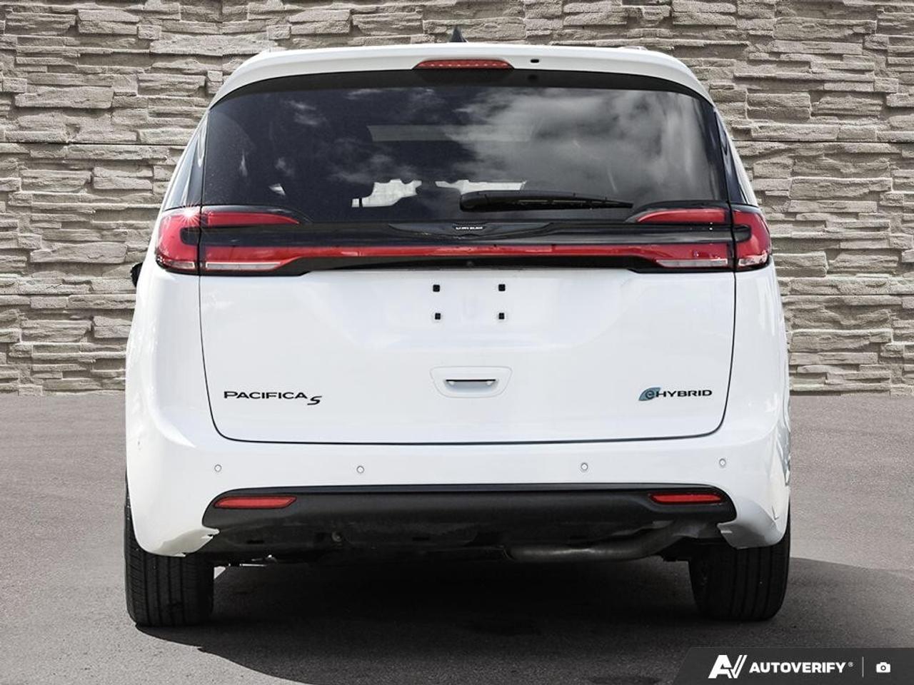 2024 Chrysler Pacifica Hybrid Dual 10" Amazon Fire   Dual Pane Roof Photo4