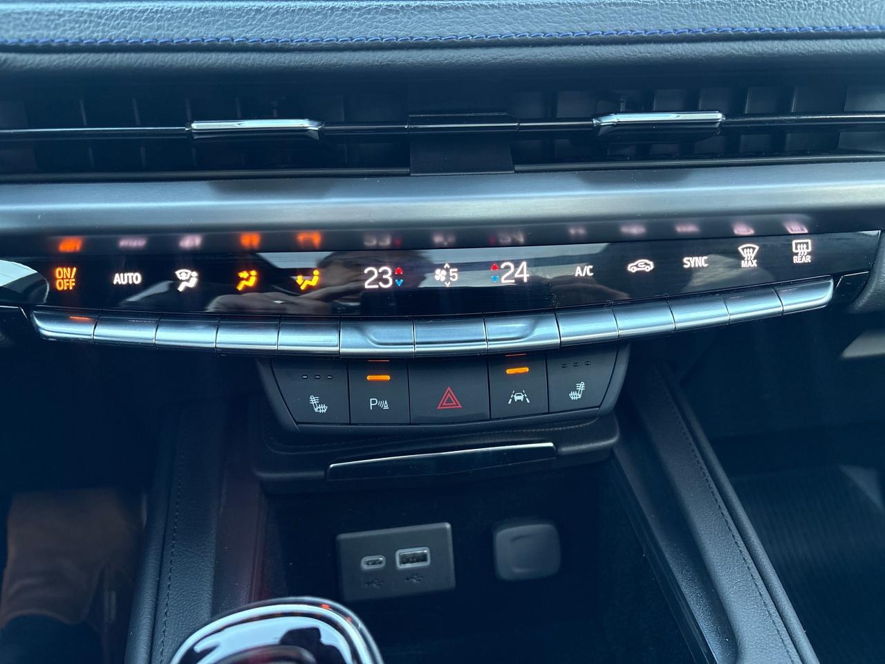 2024 Cadillac XT4 Sport AWD + Sunroof + 20 Alloys + Winters + 1 Owne Photo