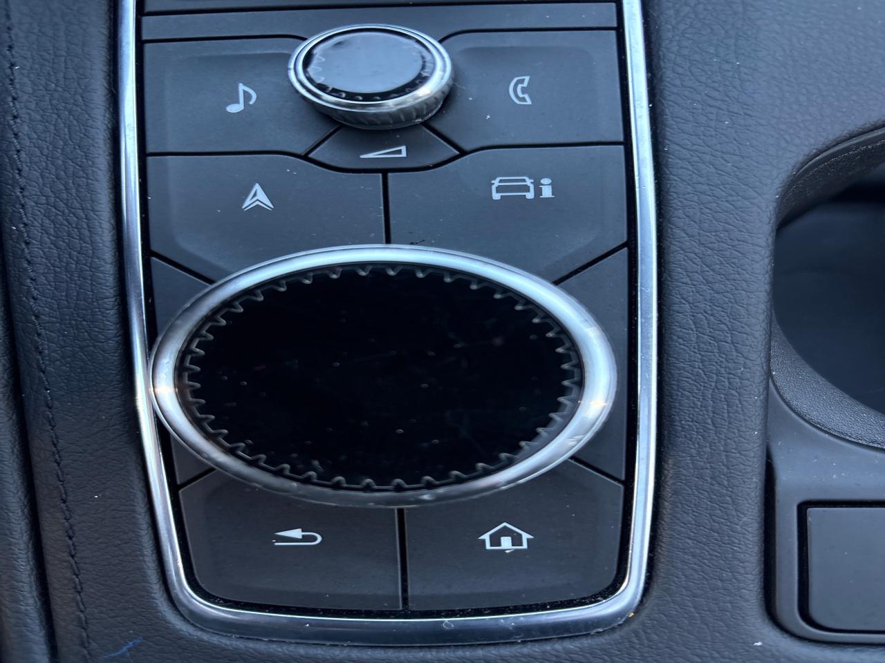 2024 Cadillac XT4 Sport AWD + Sunroof + 20 Alloys + Winters + 1 Owne Photo