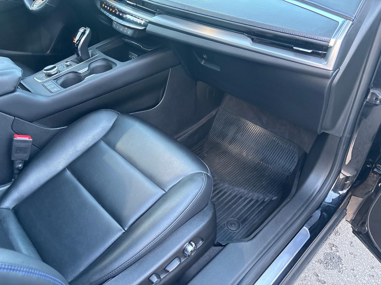 2024 Cadillac XT4 Sport AWD + Sunroof + 20 Alloys + Winters + 1 Owne Photo