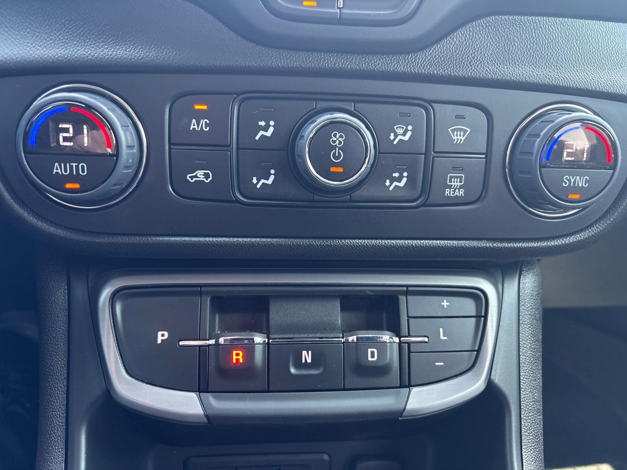 2024 GMC Terrain AT4 AWD + Sunroof + Navi + Safety Plus Pkg**CLEARA Photo