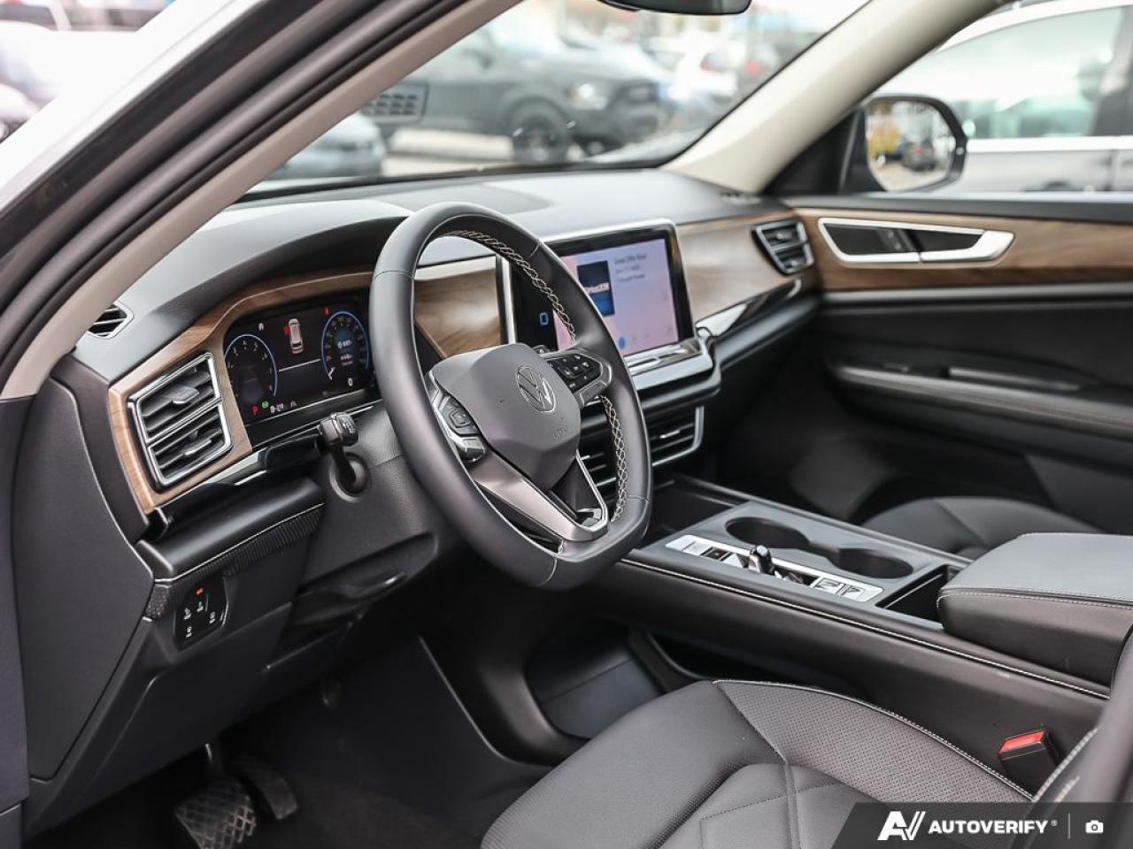 2024 Volkswagen Atlas Leather Vented Seats   Accident Free Photo