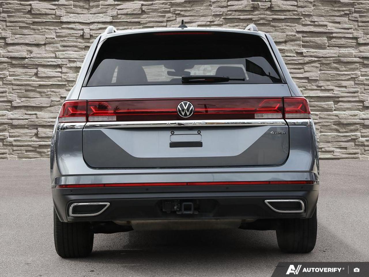 2024 Volkswagen Atlas Leather Vented Seats   Accident Free Photo4