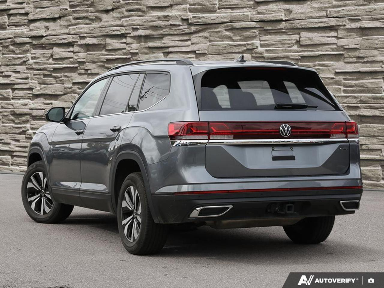 2024 Volkswagen Atlas Leather Vented Seats   Accident Free Photo3