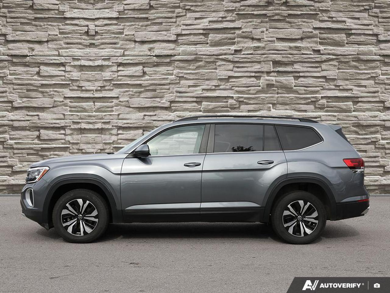 2024 Volkswagen Atlas Leather Vented Seats   Accident Free Photo2