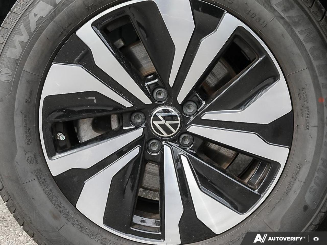 2024 Volkswagen Atlas Leather Vented Seats   Accident Free Photo