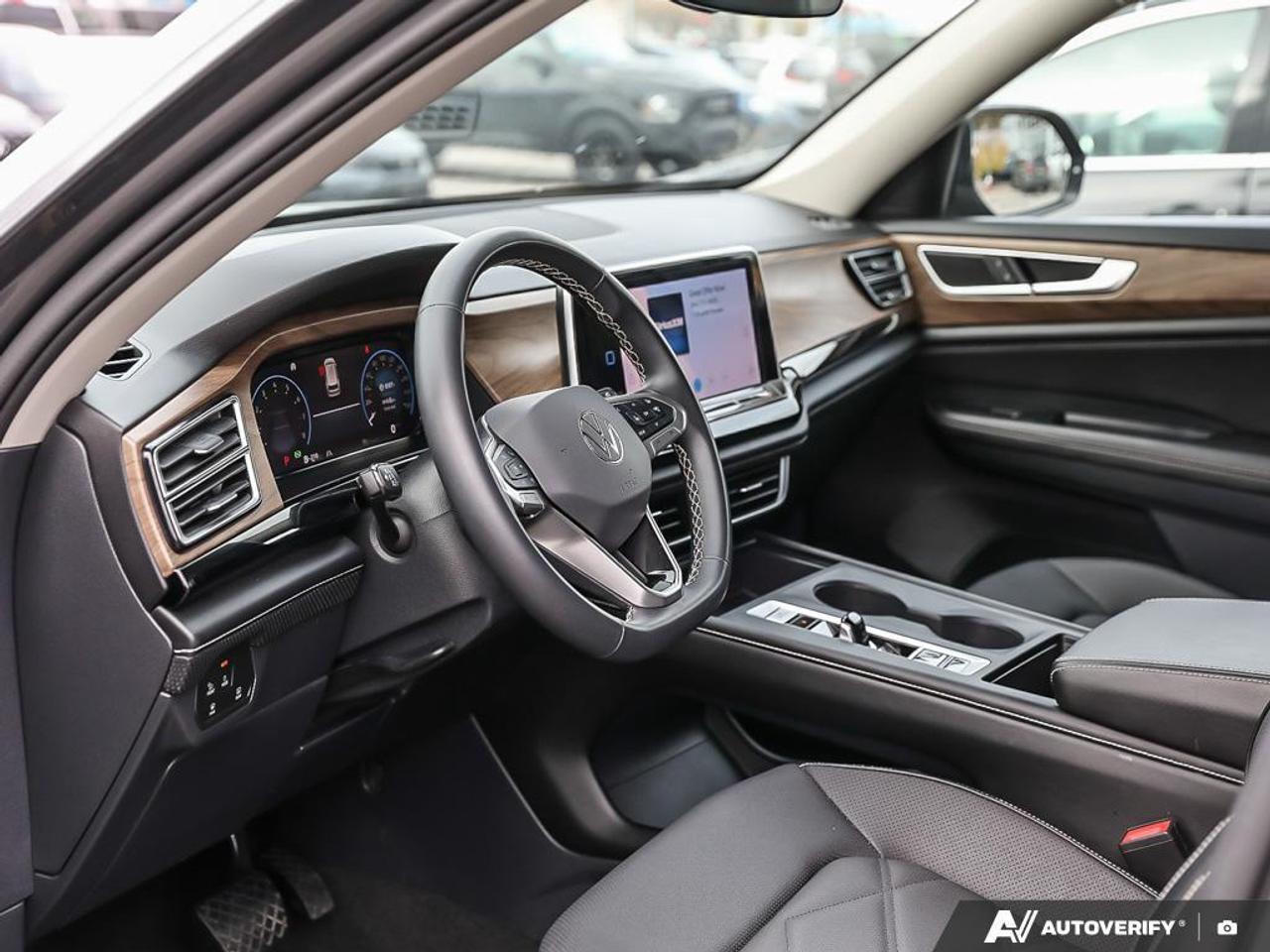 2024 Volkswagen Atlas Leather Vented Seats   Accident Free Photo