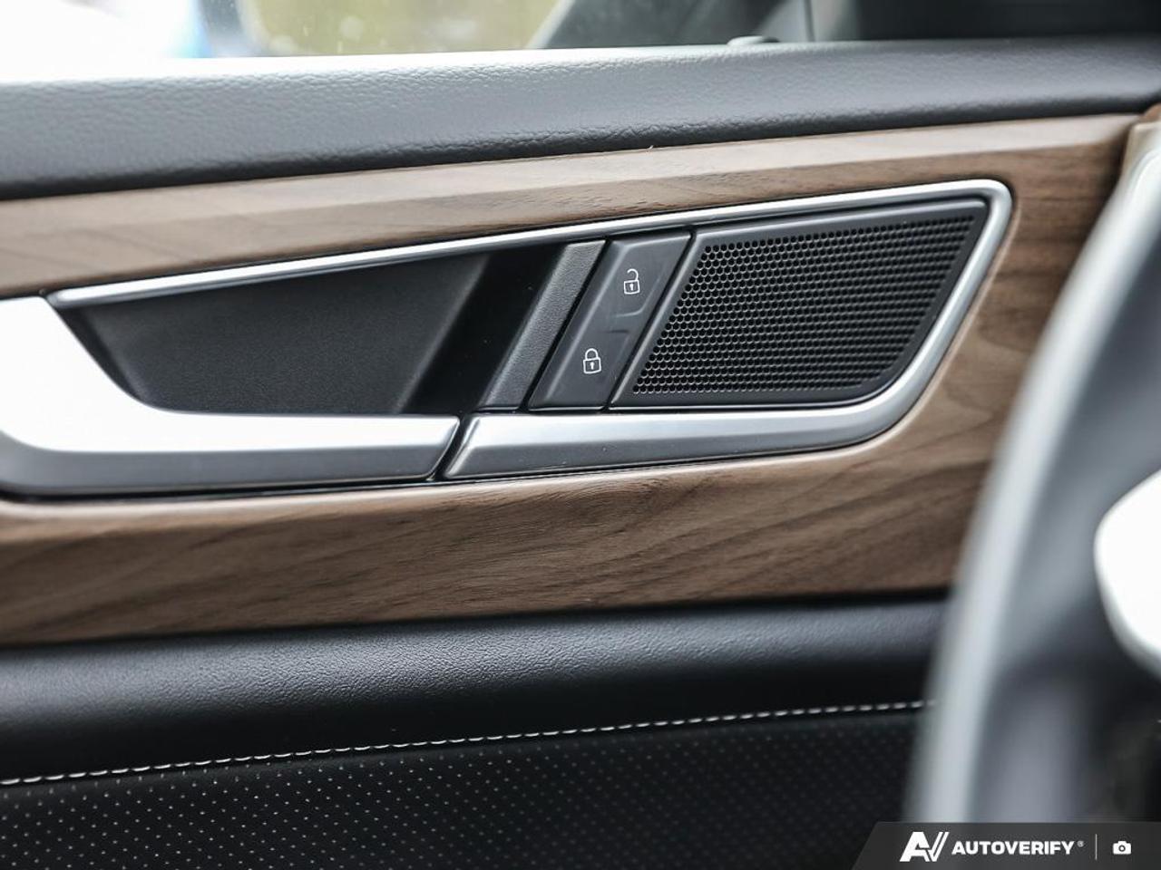 2024 Volkswagen Atlas Leather Vented Seats   Accident Free Photo