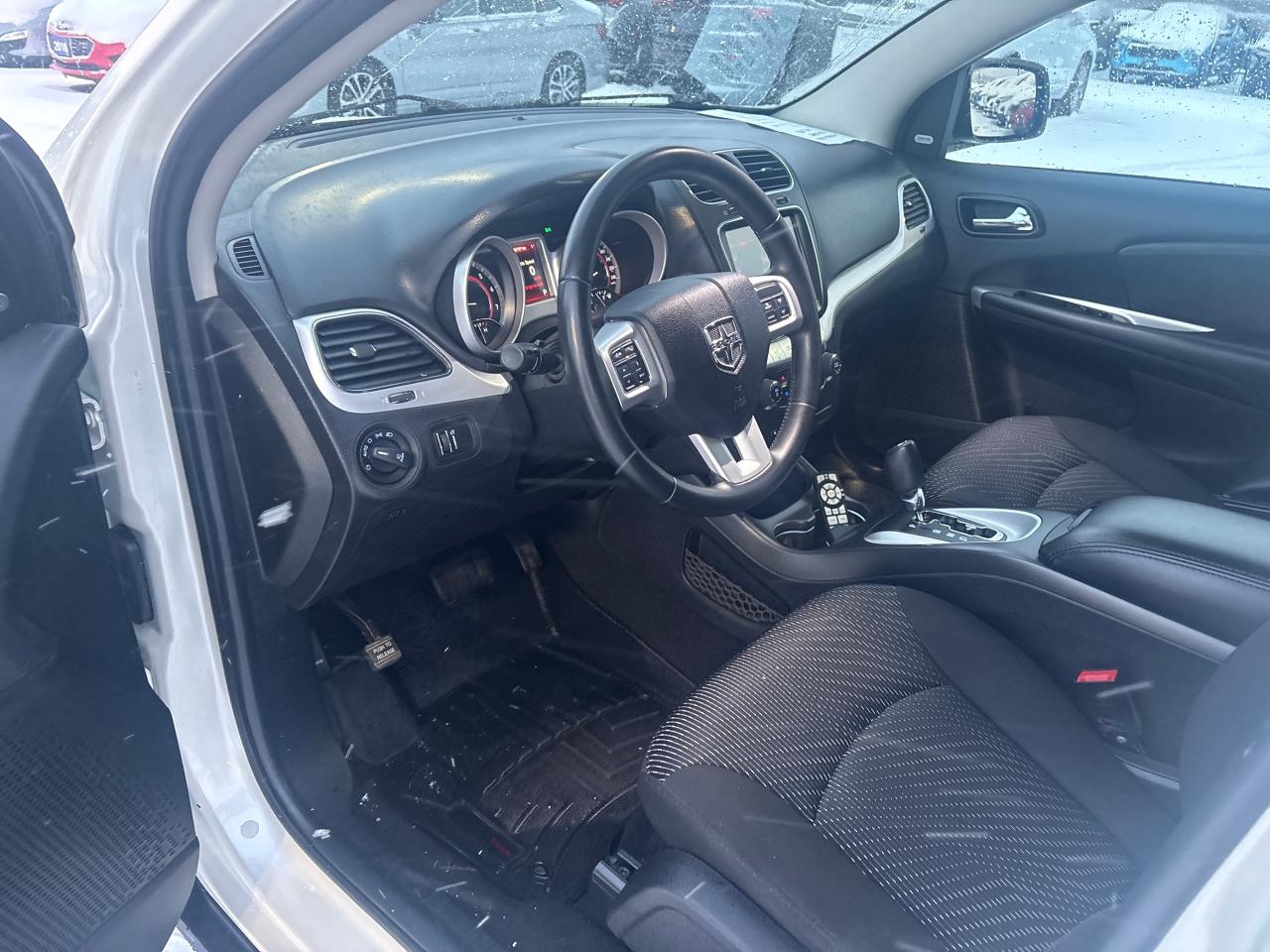 2016 Dodge Journey SXT + 3.6L V6 + Heated Seats Photo