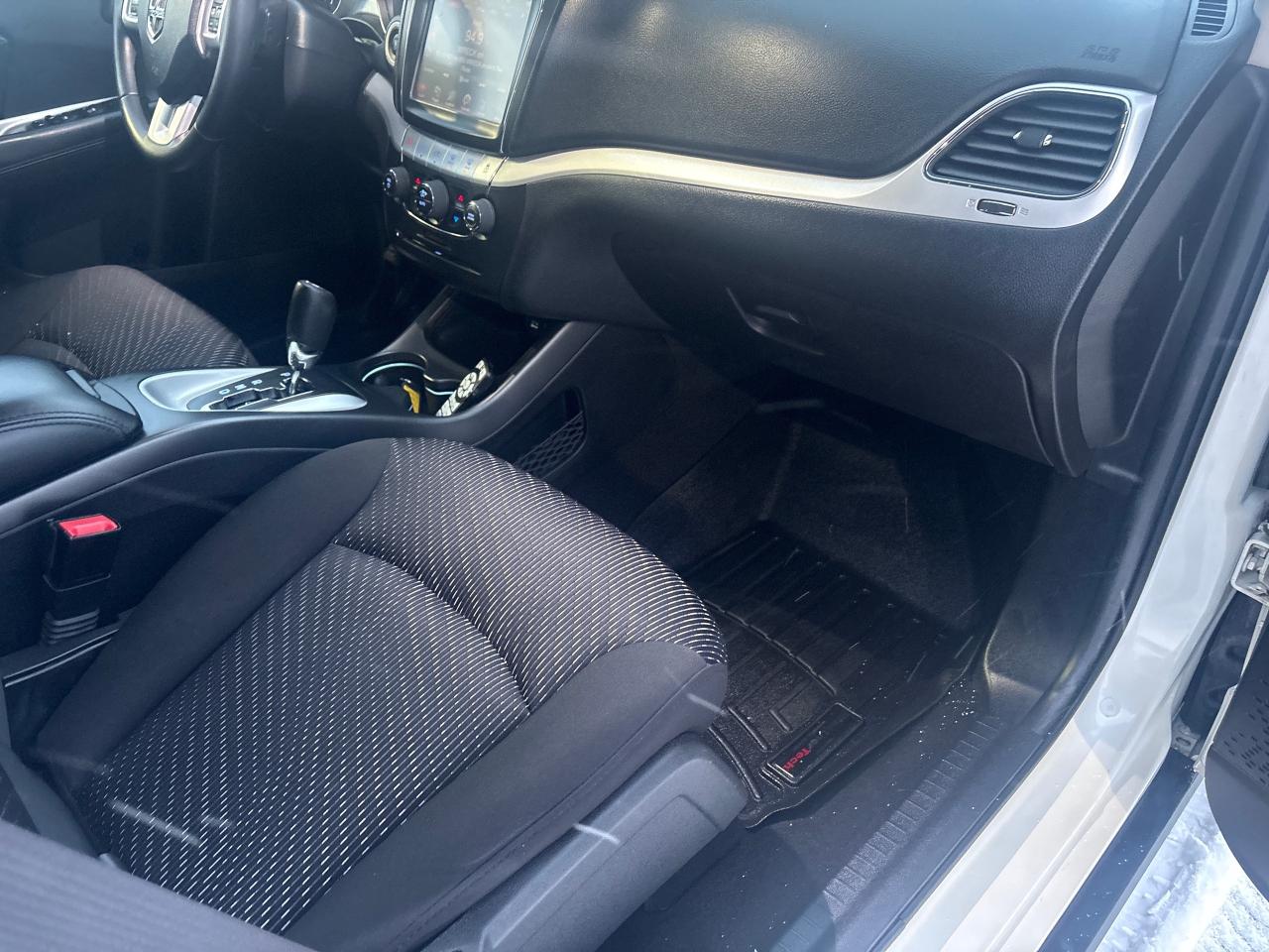 2016 Dodge Journey SXT + 3.6L V6 + Heated Seats Photo