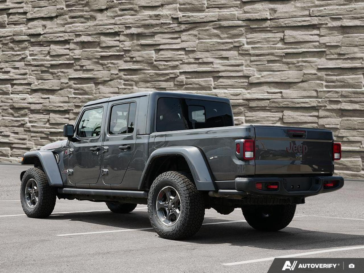 2021 Jeep Gladiator One Owner   No Accidents   Clean Photo