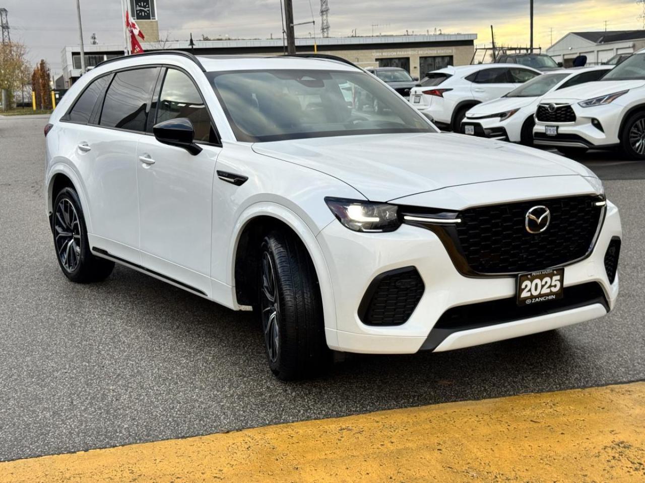 2025 Mazda CX-70 MHEV SIGNATURE/ CORPORATE USED DEMO/ GREAT SAVINGS Photo