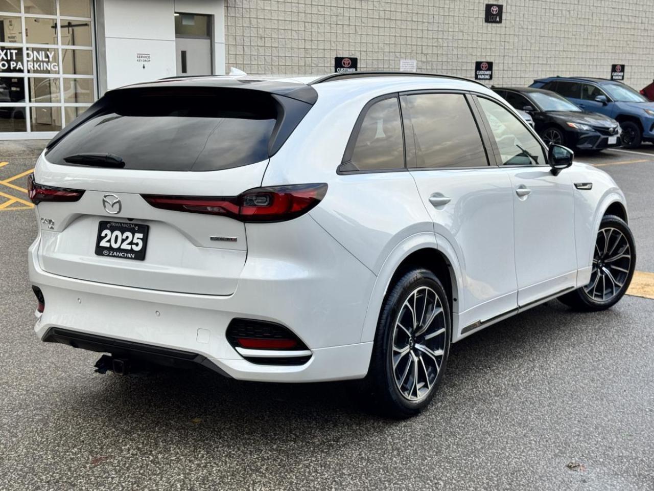 2025 Mazda CX-70 MHEV SIGNATURE/ CORPORATE USED DEMO/ GREAT SAVINGS Photo