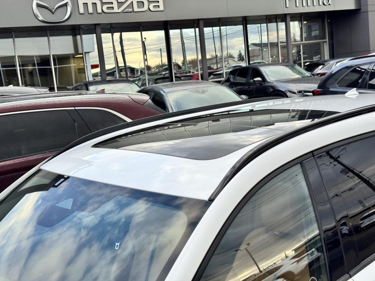 2025 Mazda CX-70 MHEV SIGNATURE/ CORPORATE USED DEMO/ GREAT SAVINGS Photo