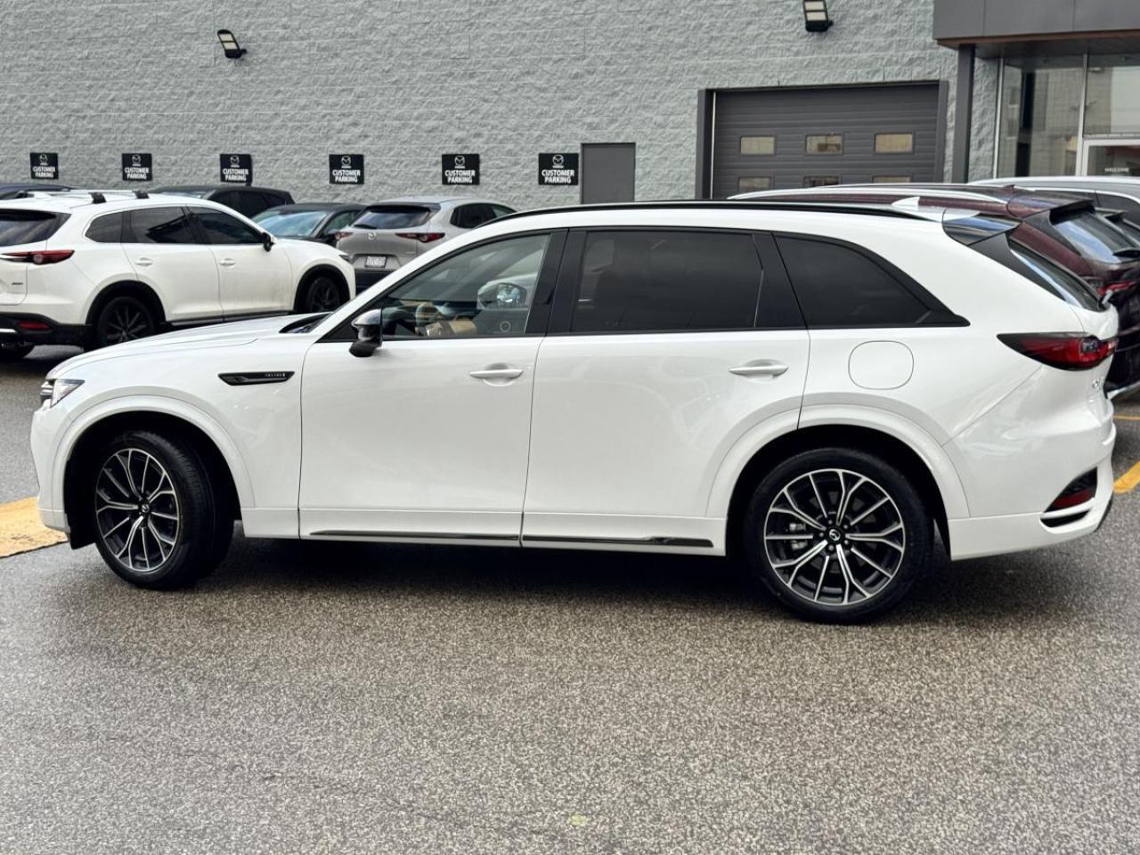 2025 Mazda CX-70 MHEV SIGNATURE/ CORPORATE USED DEMO/ GREAT SAVINGS Photo