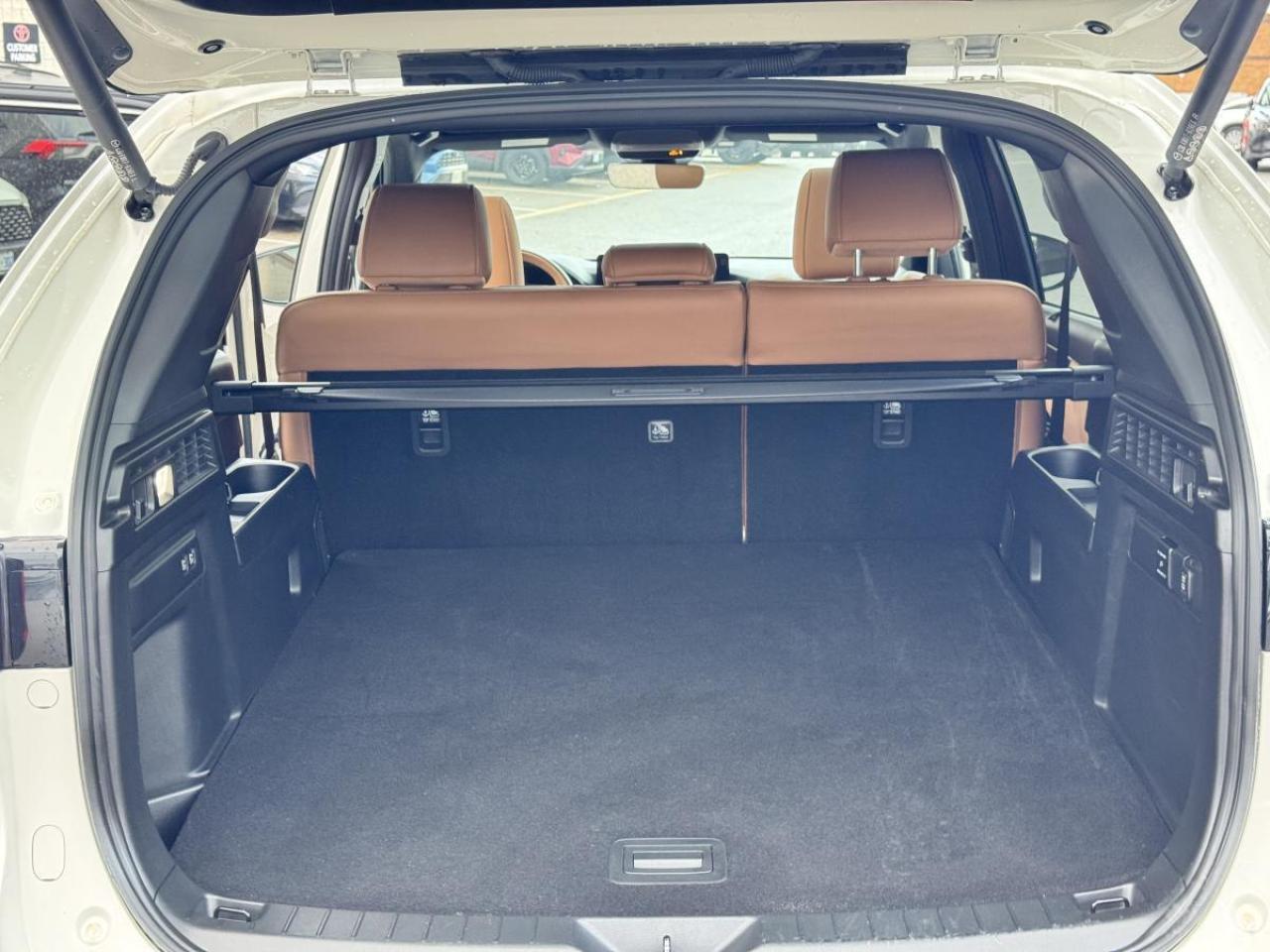 2025 Mazda CX-70 MHEV SIGNATURE/ CORPORATE USED DEMO/ GREAT SAVINGS Photo