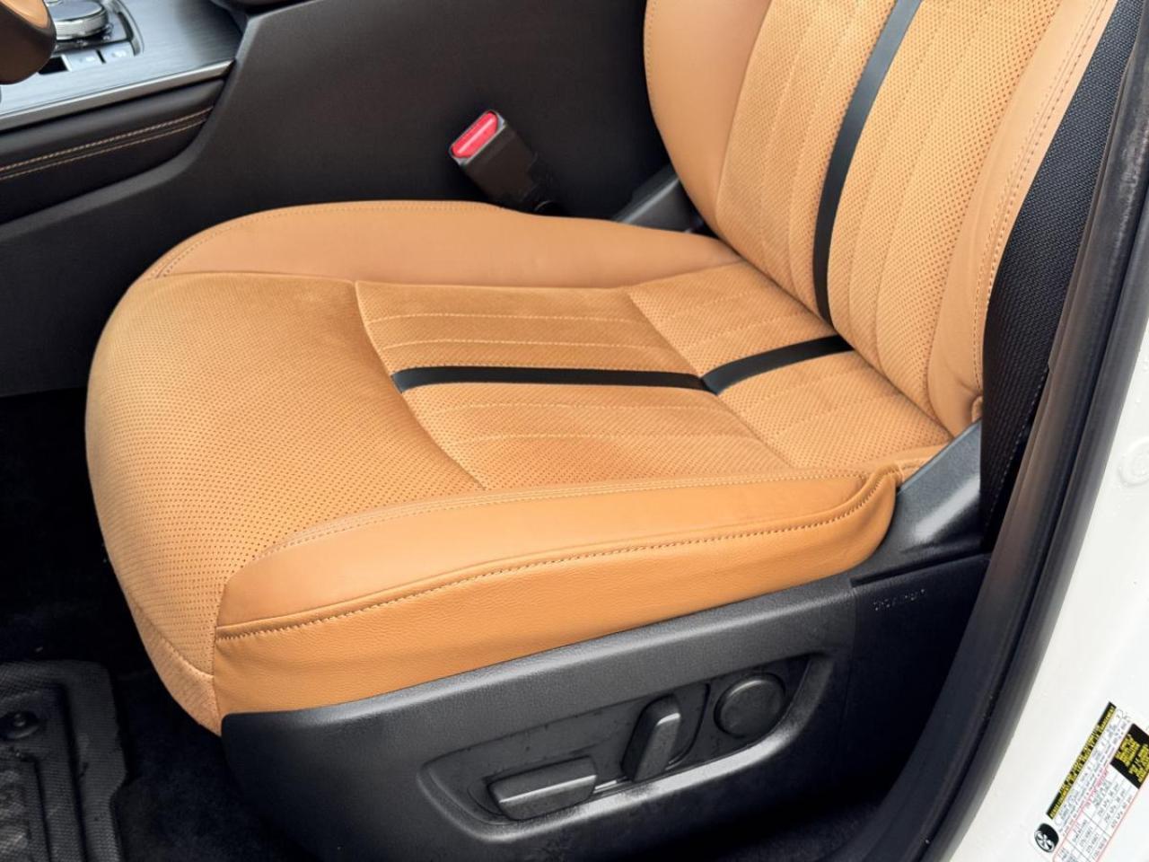 2025 Mazda CX-70 MHEV SIGNATURE/ CORPORATE USED DEMO/ GREAT SAVINGS Photo