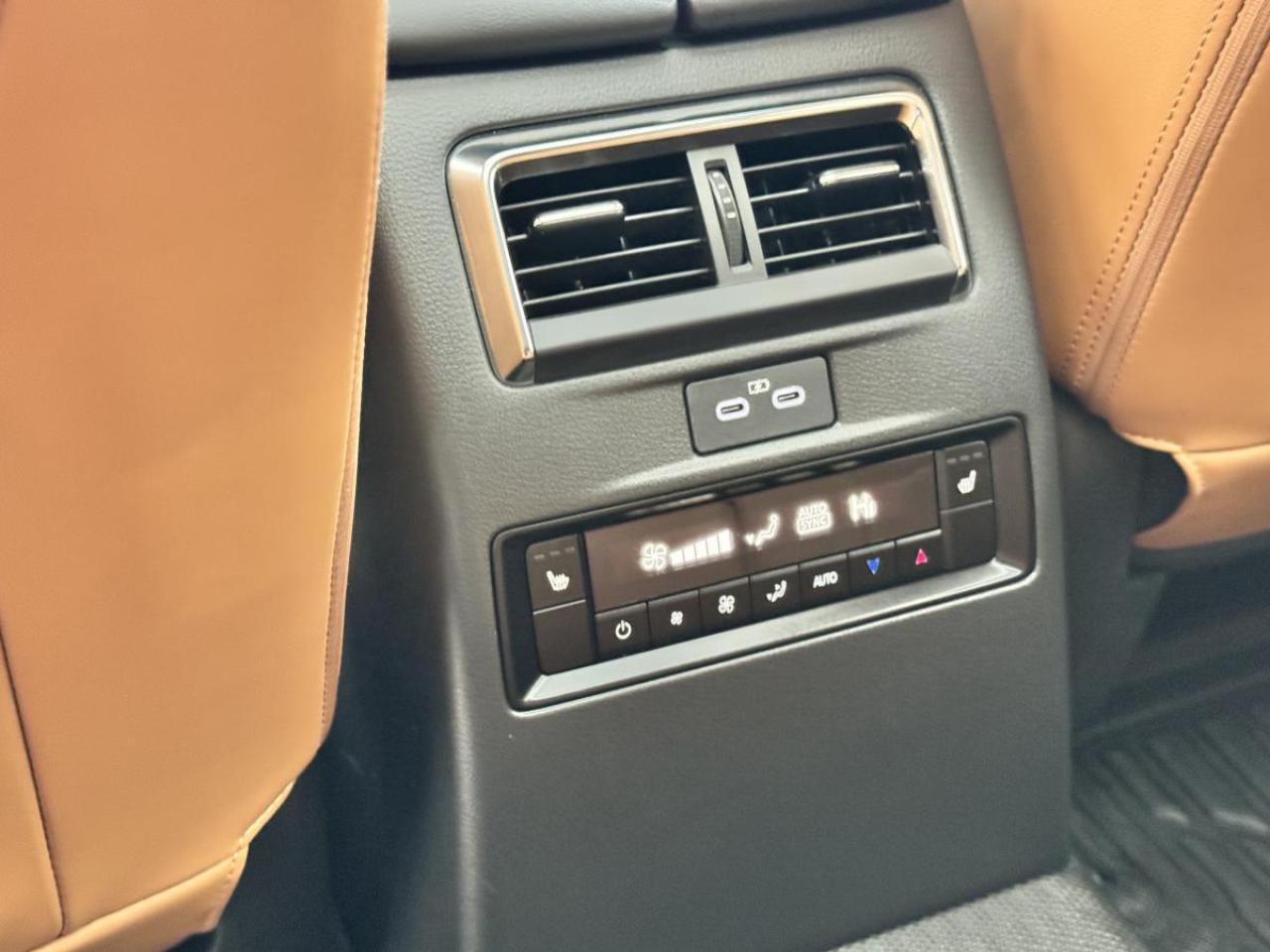 2025 Mazda CX-70 MHEV SIGNATURE/ CORPORATE USED DEMO/ GREAT SAVINGS Photo