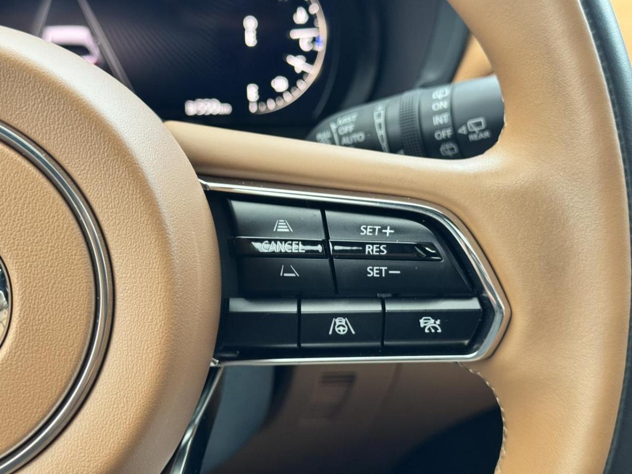 2025 Mazda CX-70 MHEV SIGNATURE/ CORPORATE USED DEMO/ GREAT SAVINGS Photo