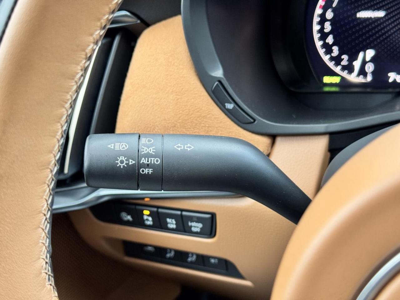 2025 Mazda CX-70 MHEV SIGNATURE/ CORPORATE USED DEMO/ GREAT SAVINGS Photo