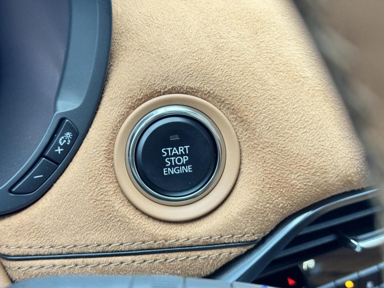 2025 Mazda CX-70 MHEV SIGNATURE/ CORPORATE USED DEMO/ GREAT SAVINGS Photo