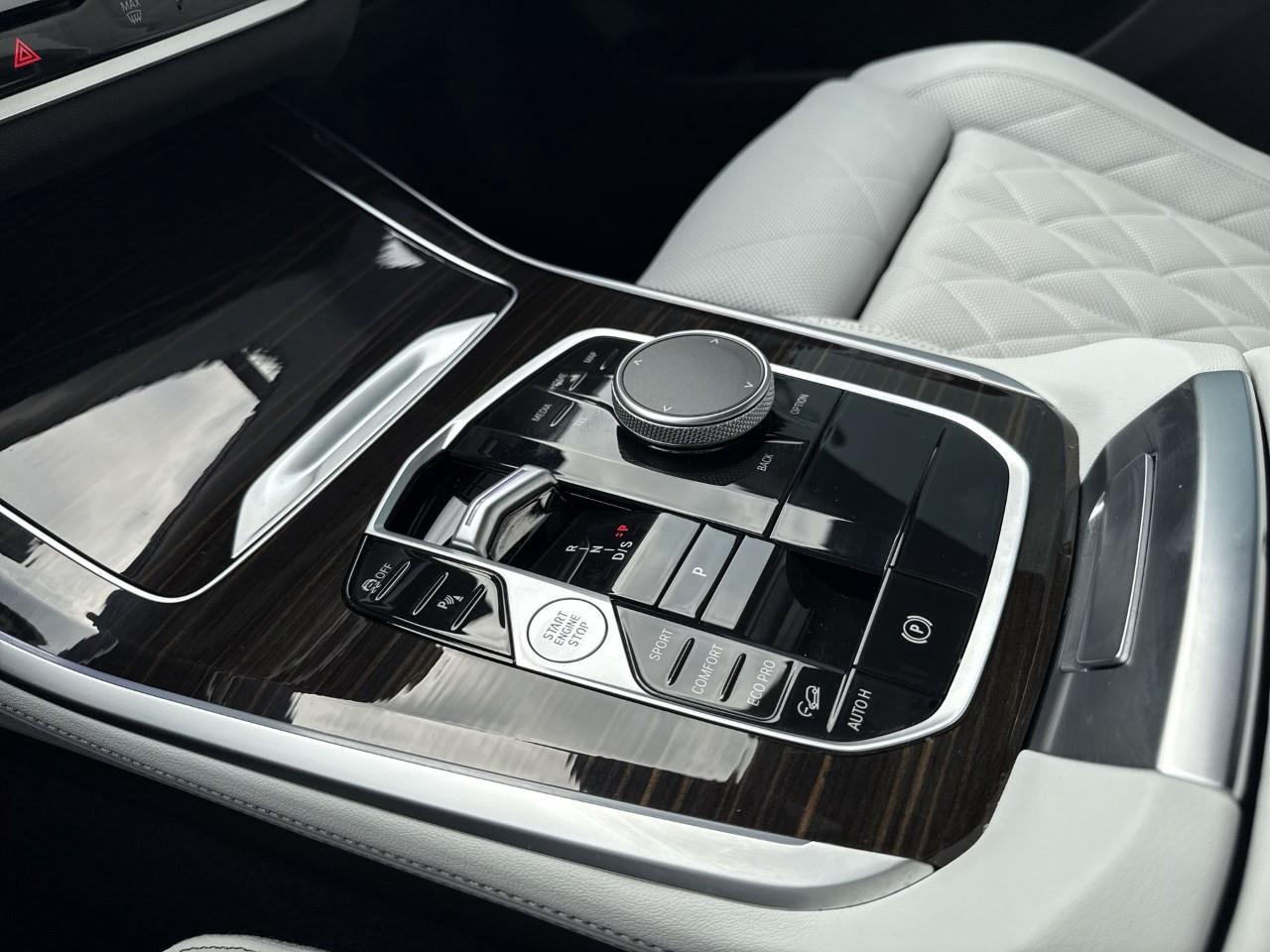 2025 BMW X5 xDrive40i Photo