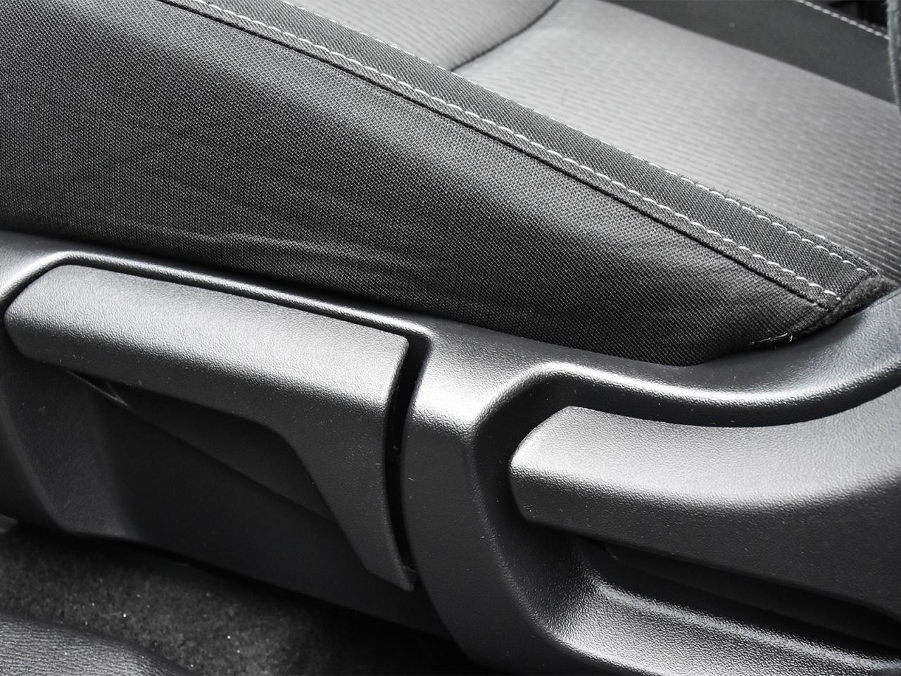 2024 Mitsubishi Outlander Awd , heated front seats ,alloy rim ,rear camera . Photo