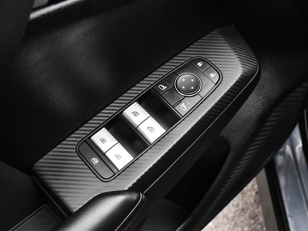 2024 Mitsubishi Outlander Awd , heated front seats ,alloy rim ,rear camera . Photo