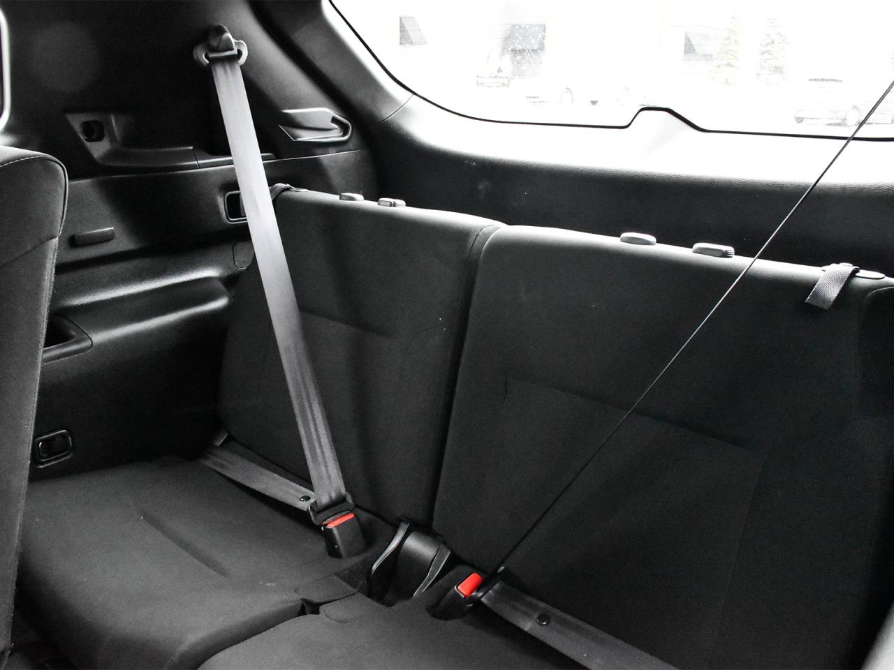 2024 Mitsubishi Outlander Awd , heated front seats ,alloy rim ,rear camera . Photo