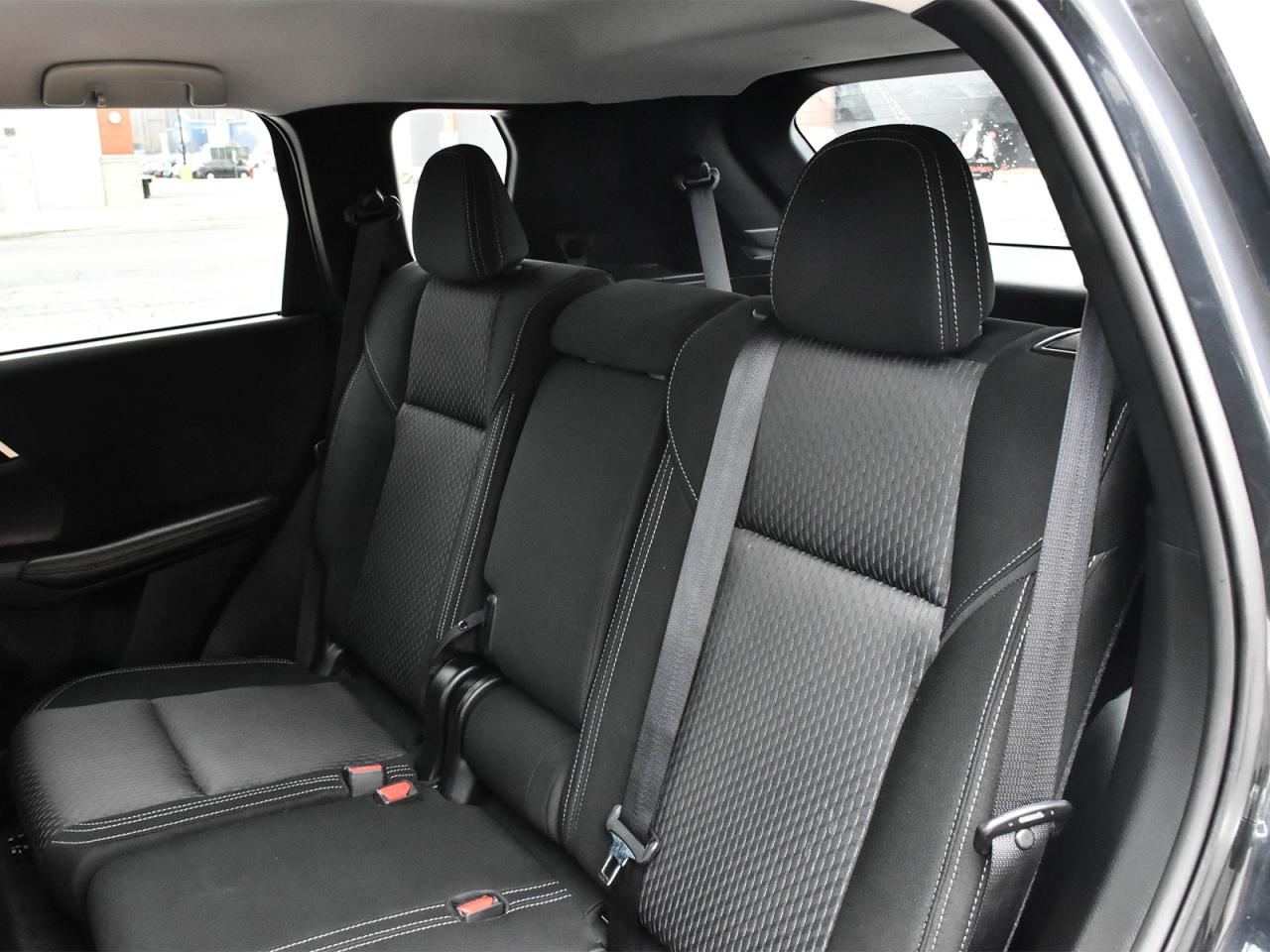 2024 Mitsubishi Outlander Awd , heated front seats ,alloy rim ,rear camera . Photo