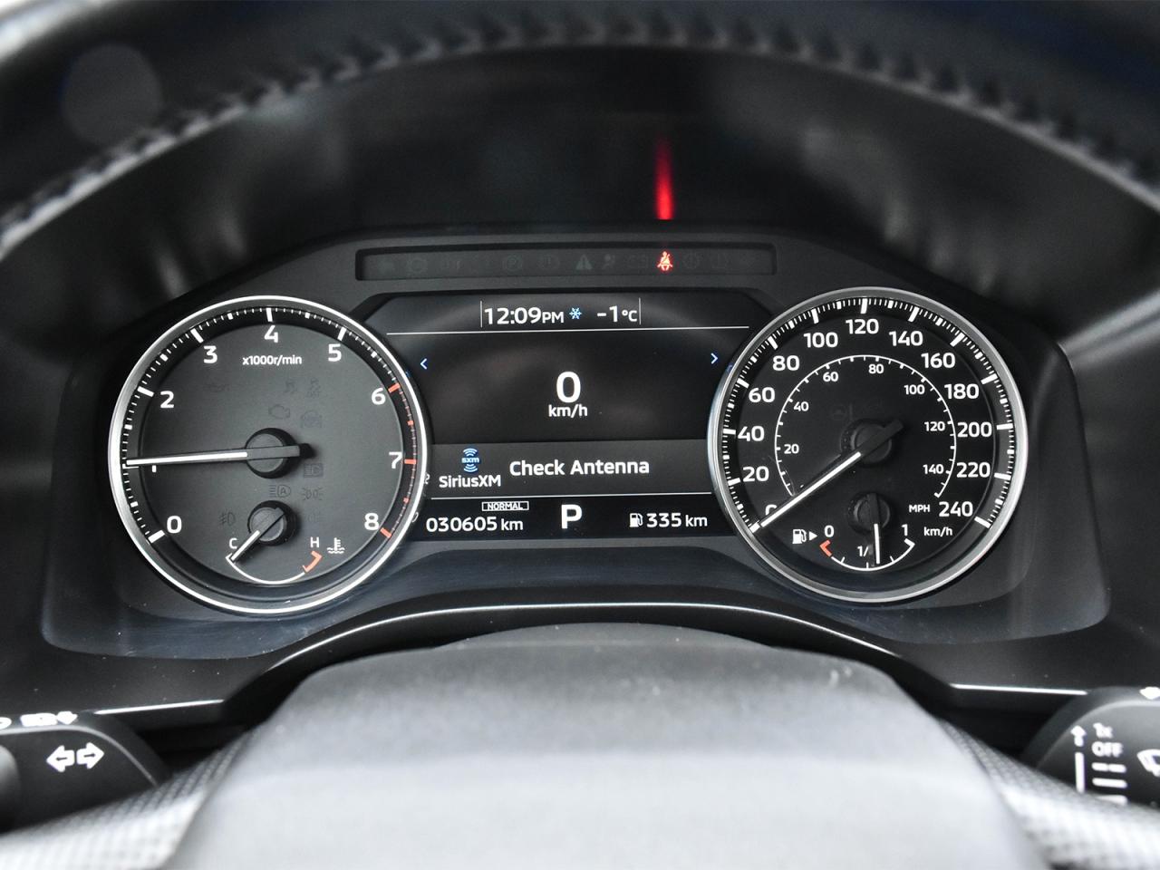 2024 Mitsubishi Outlander Awd , heated front seats ,alloy rim ,rear camera . Photo