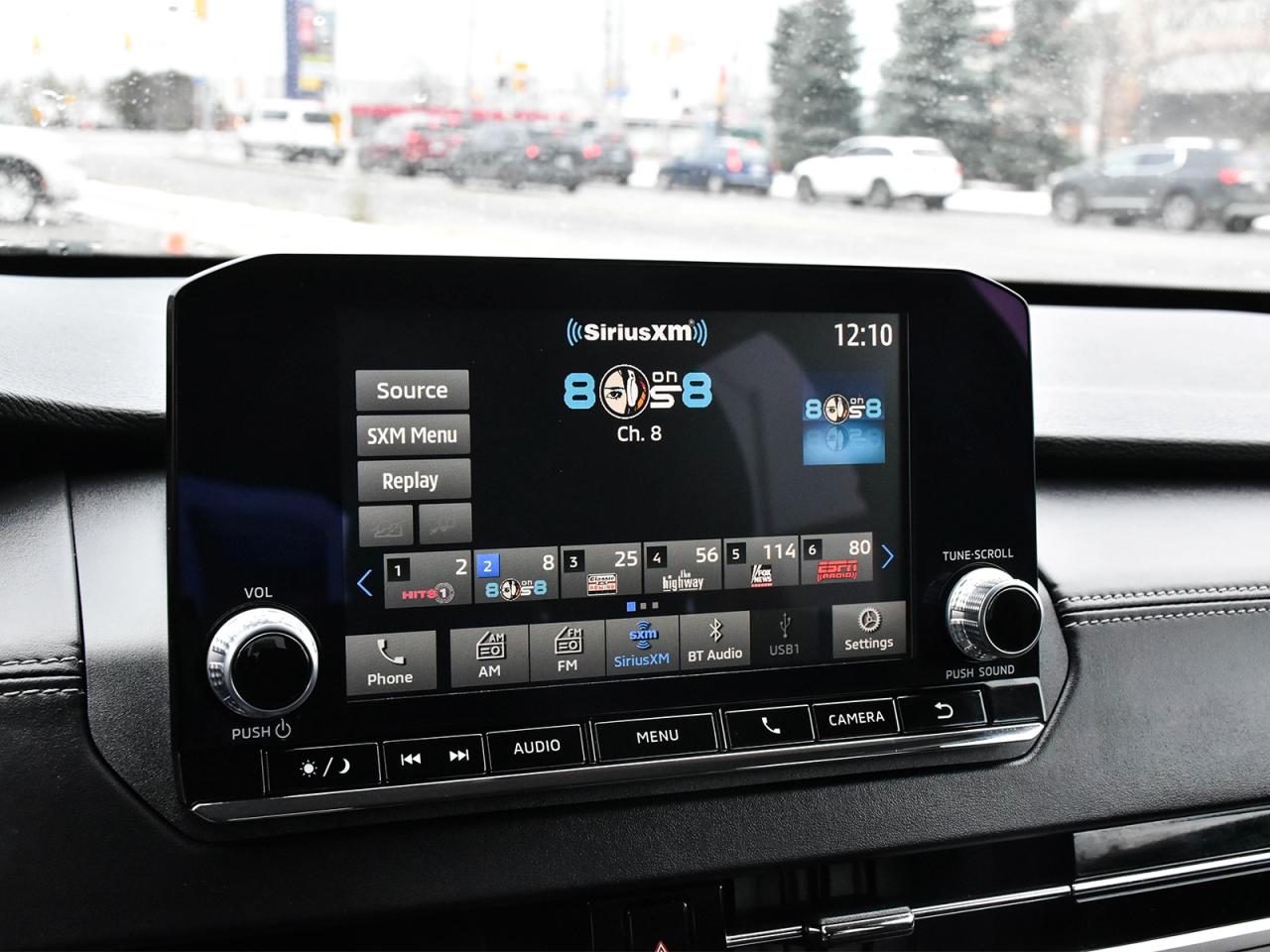 2024 Mitsubishi Outlander Awd , heated front seats ,alloy rim ,rear camera . Photo