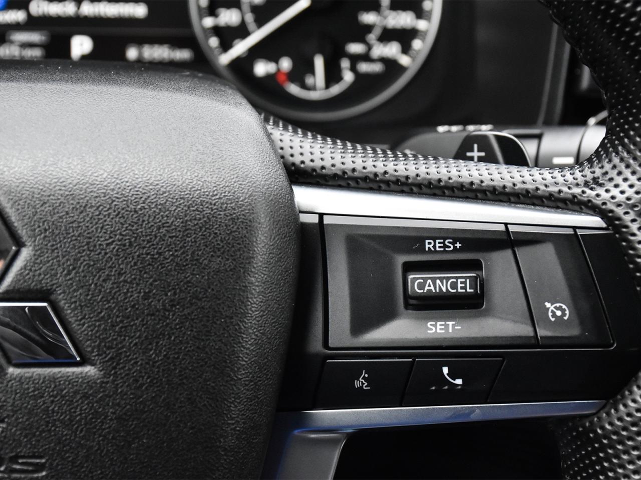 2024 Mitsubishi Outlander Awd , heated front seats ,alloy rim ,rear camera . Photo