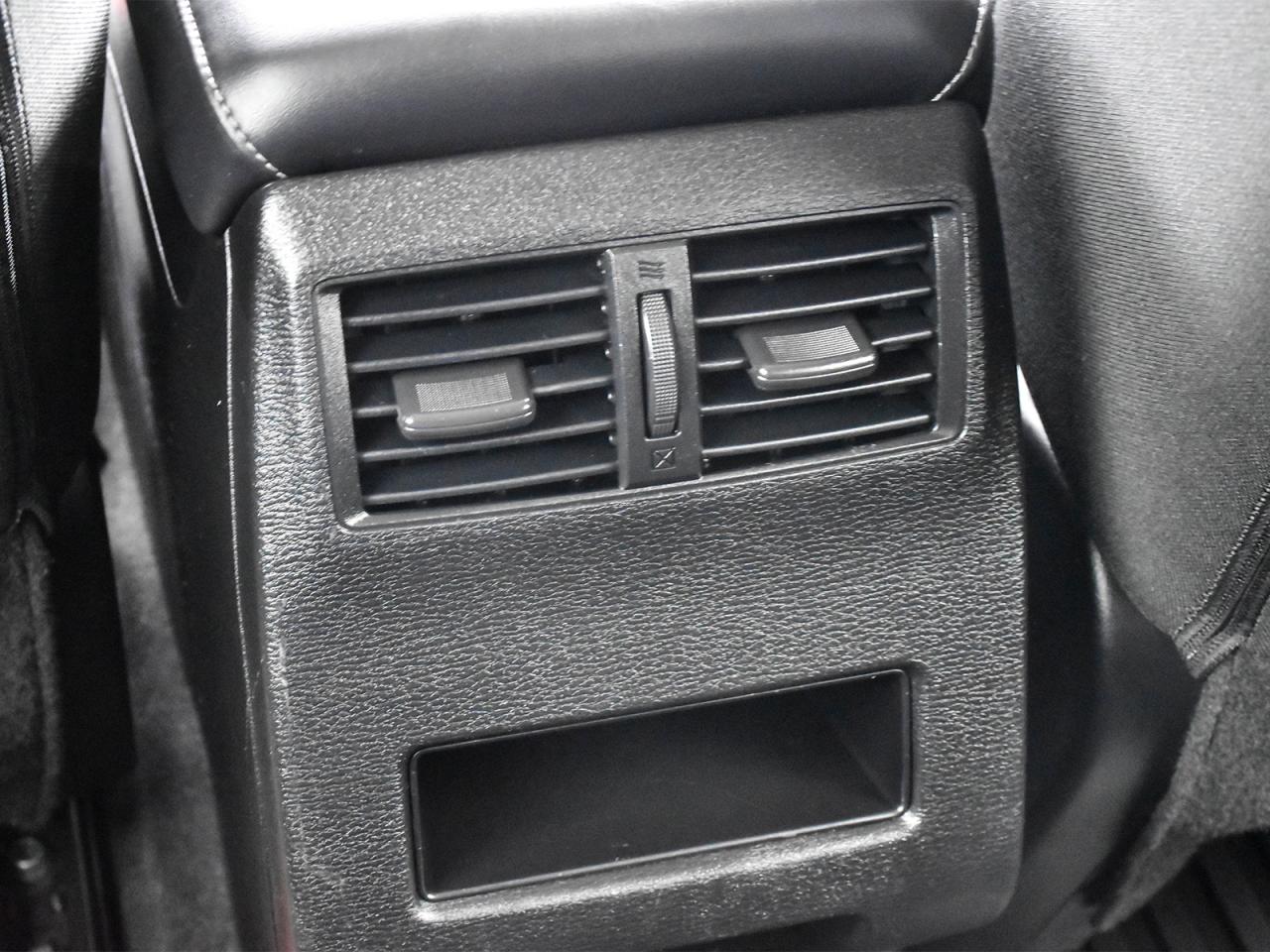 2024 Mitsubishi Outlander Awd , heated front seats ,alloy rim ,rear camera . Photo