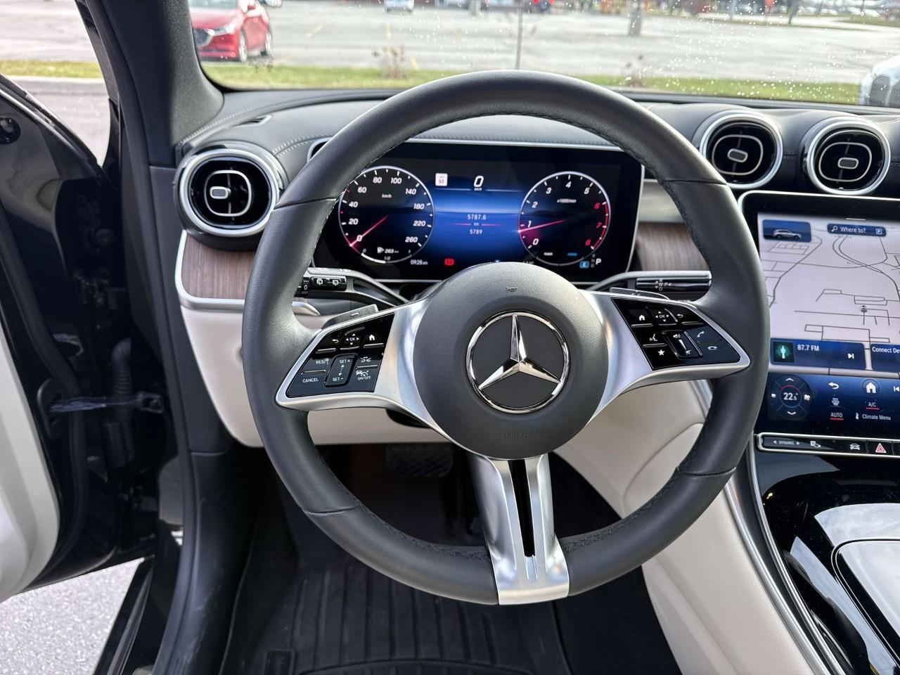 2024 Mercedes-Benz GLC300  Photo