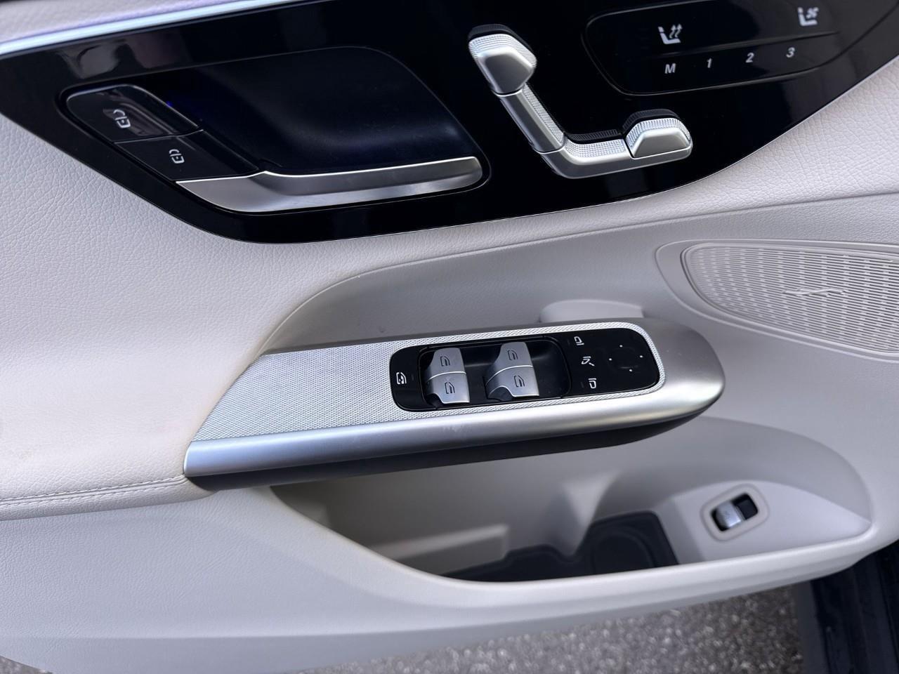 2024 Mercedes-Benz GLC300  Photo