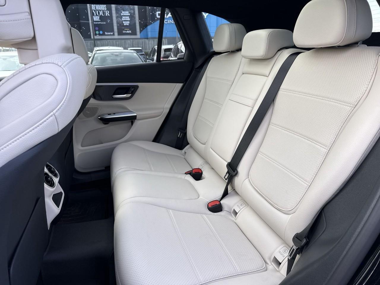 2024 Mercedes-Benz GLC300  Photo