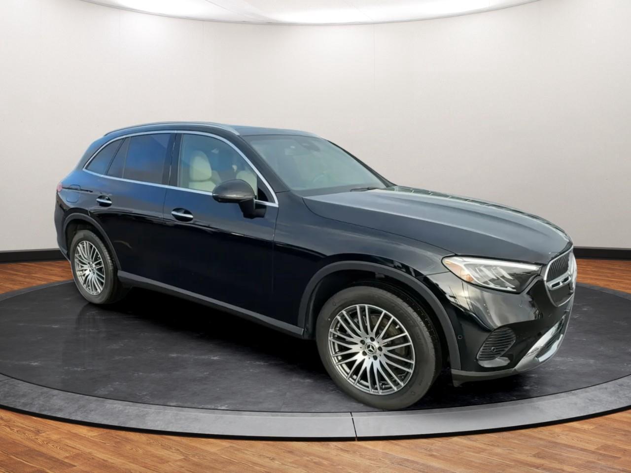 2024 Mercedes-Benz GLC300  Photo