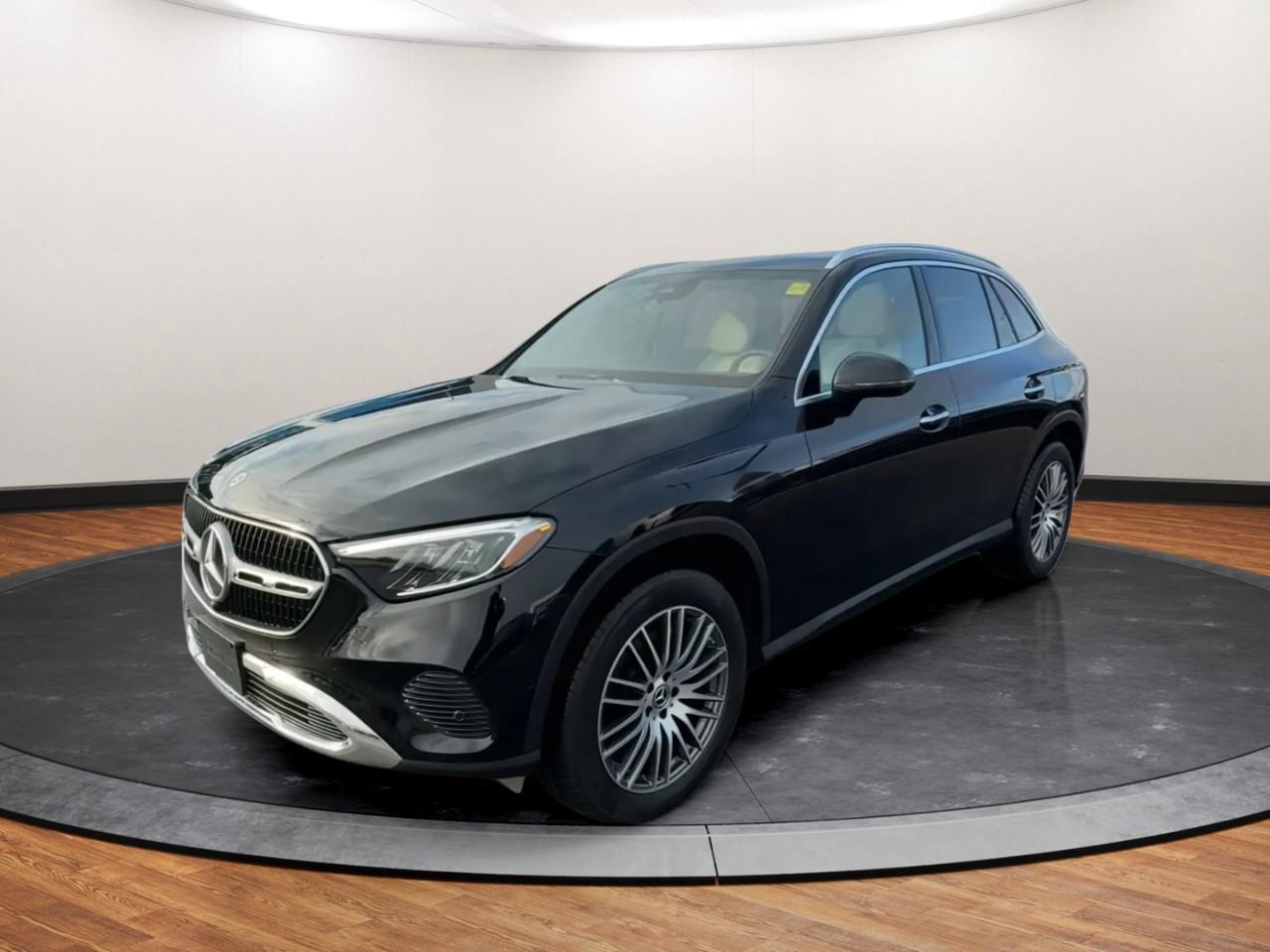 2024 Mercedes-Benz GLC300  Photo3