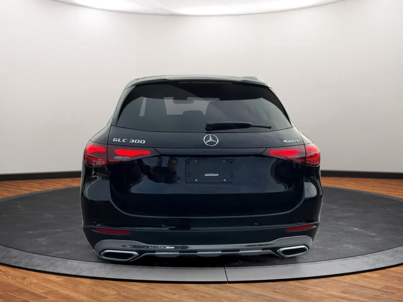 2024 Mercedes-Benz GLC300  Photo