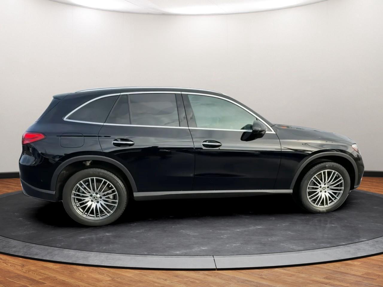 2024 Mercedes-Benz GLC300  Photo