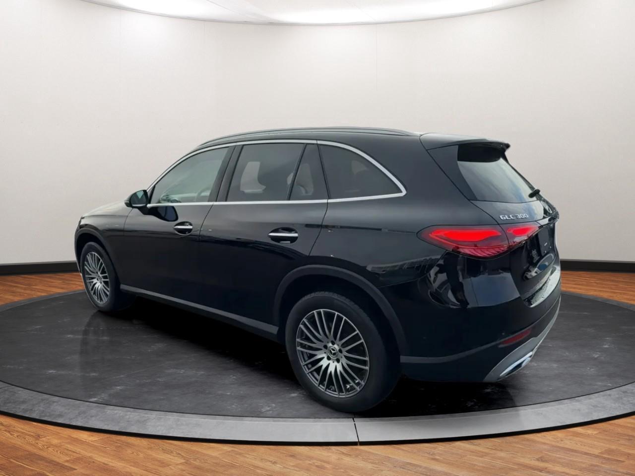 2024 Mercedes-Benz GLC300  Photo