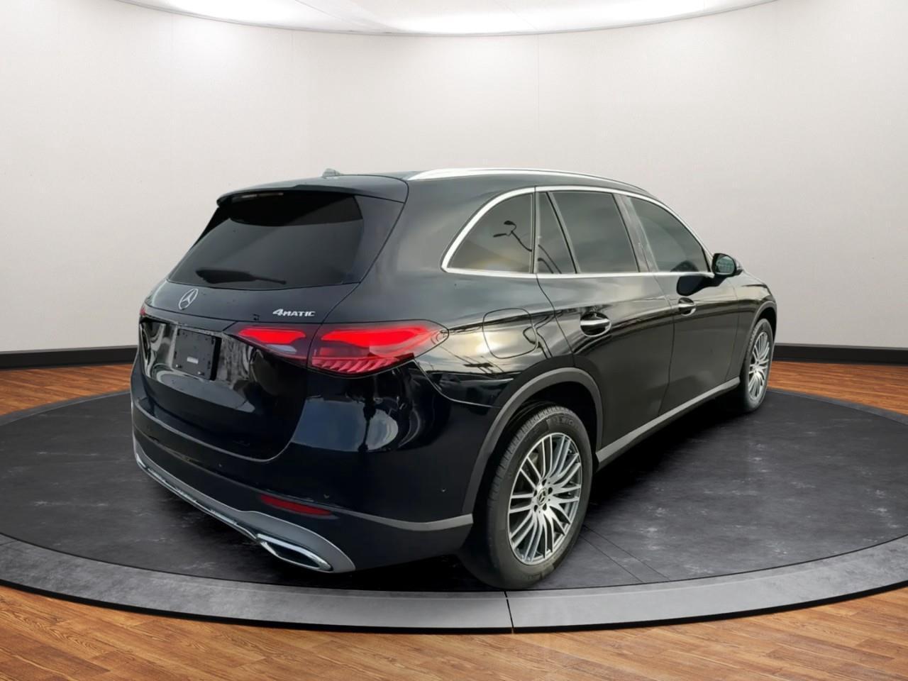 2024 Mercedes-Benz GLC300  Photo