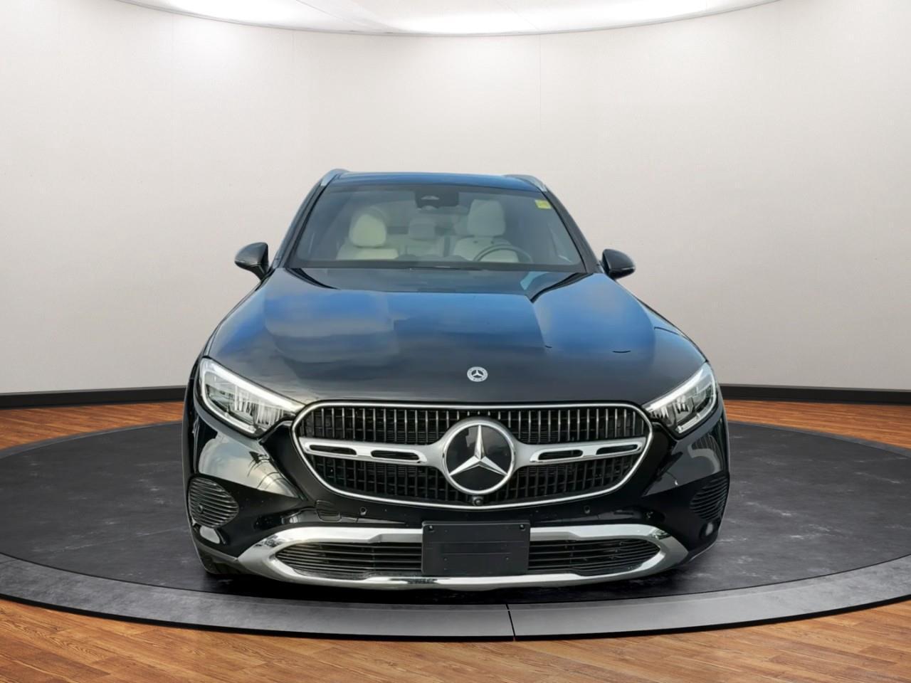 2024 Mercedes-Benz GLC300  Photo2