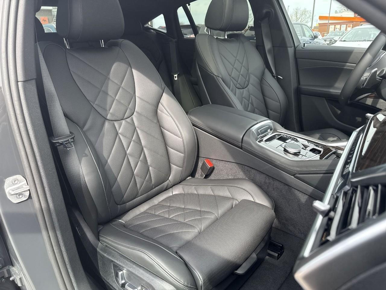 2025 BMW X6 xDrive40i Photo